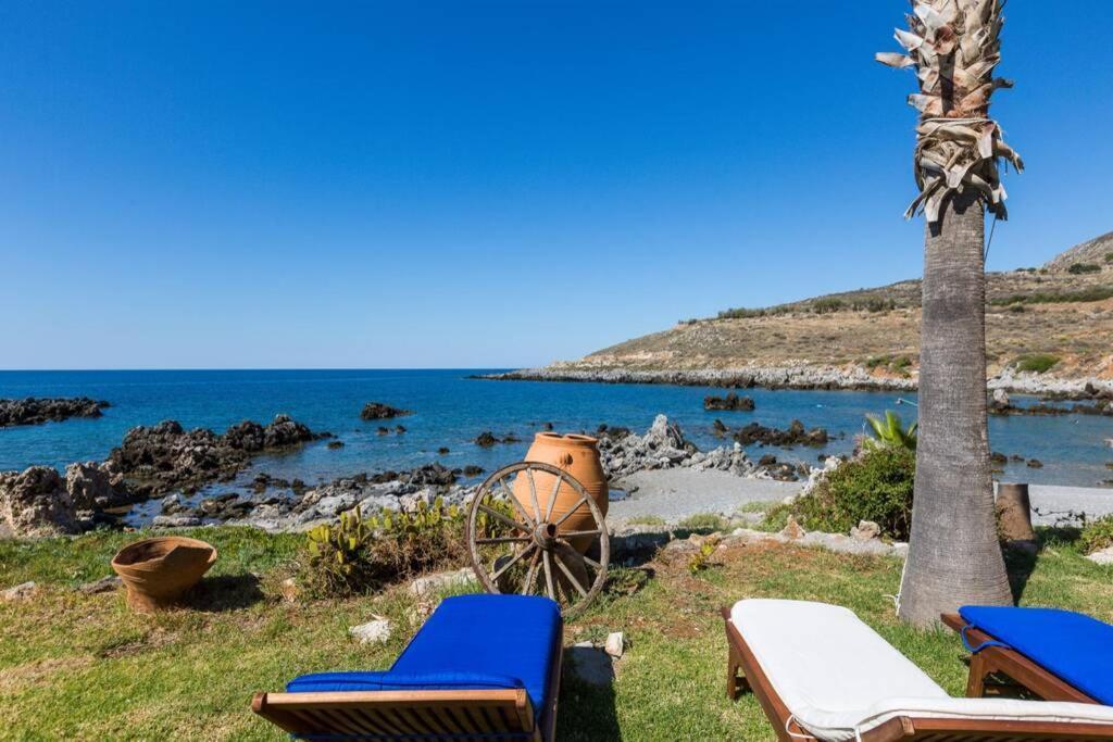 Villa Proto Helidoni - A Cozy Beachfront Villa Petres  Exterior foto