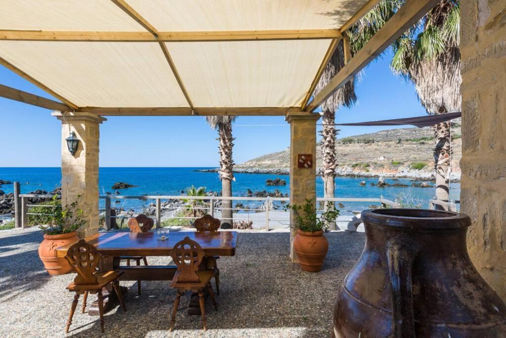 Villa Proto Helidoni - A Cozy Beachfront Villa Petres  Exterior foto