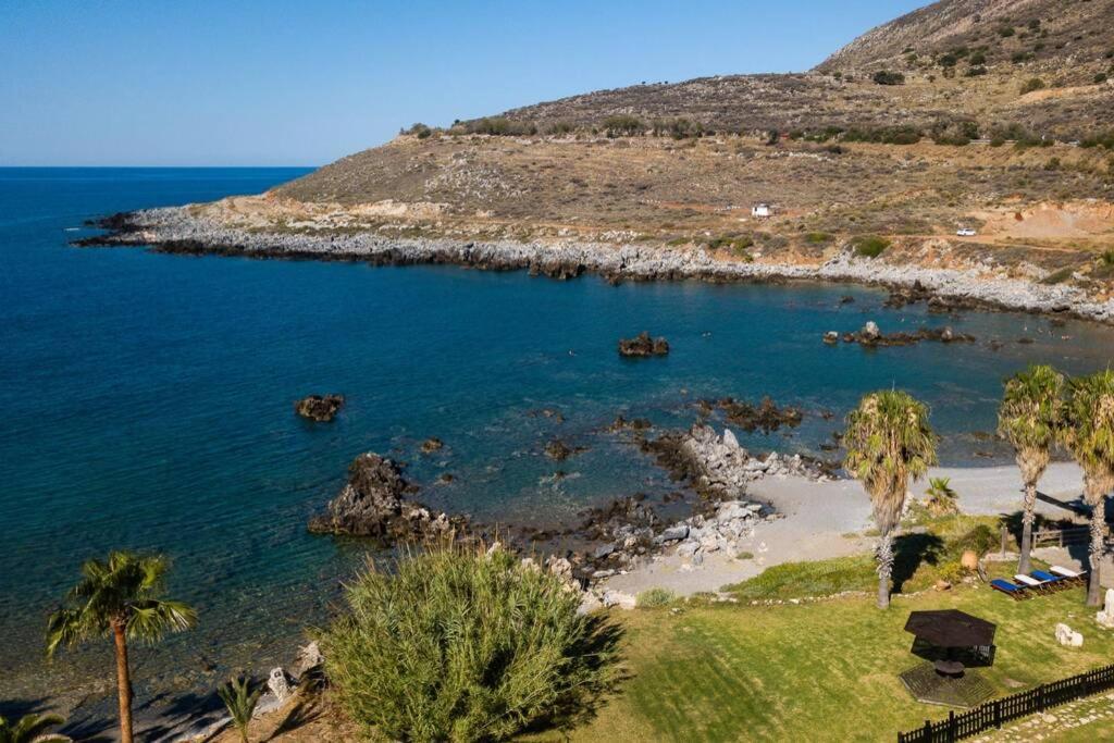 Villa Proto Helidoni - A Cozy Beachfront Villa Petres  Exterior foto